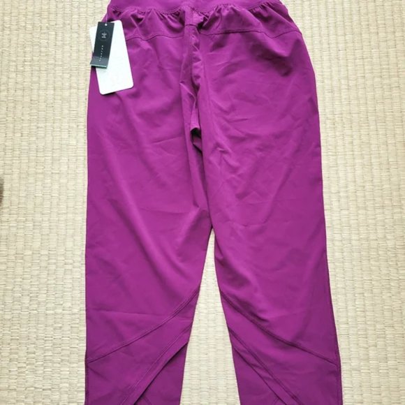 Lululemon Tranquil Crop size 4 - Picture 5 of 10
